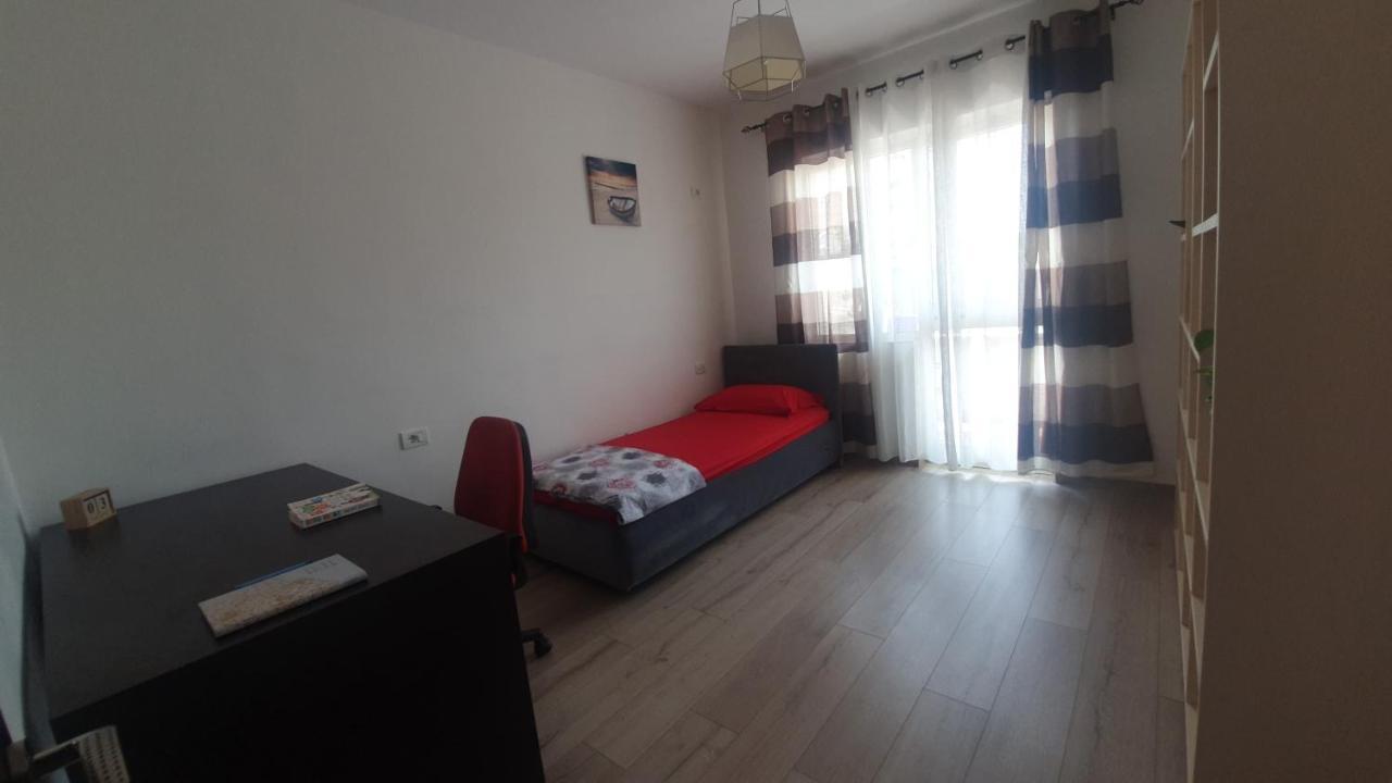 Appartement In The Heart Of , Bllok *